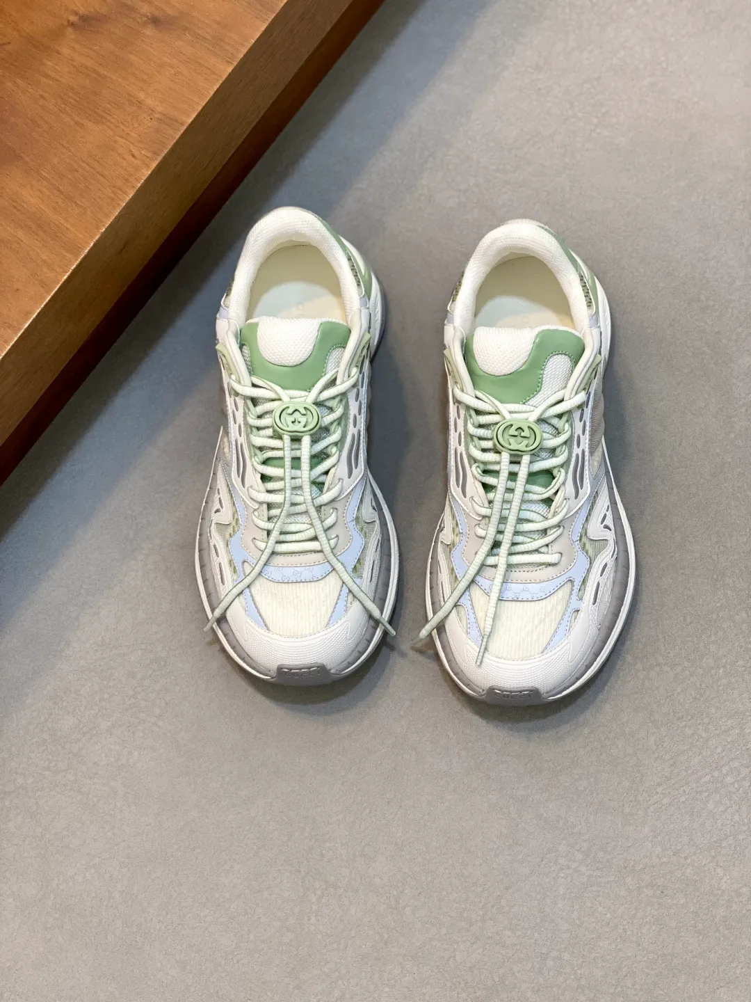 Men's Men's Shoes 💰900 Gucci Gucci 2.0 Sports Shoes Couple's Style Retro Casual Shoes Running Shoes Original Purchase, Development, Production Gucci 2.0 Sports Shoes reinterpret the brand's iconic striped webbing elements. This sneaker reinterprets the iconic details. It uses EVA thick soles and a smart silhouette to bring a stable and comfortable wearing experience. Exquisite packaging at the delivery counter. Fabric: original imported cowhide + technical fabrics. Lining: original imported breathable mesh. Sole: original molded ultra-light foam rubber. Bottom thickness: 4CM. Size: 39-44 (customized for 38, 45, 56)